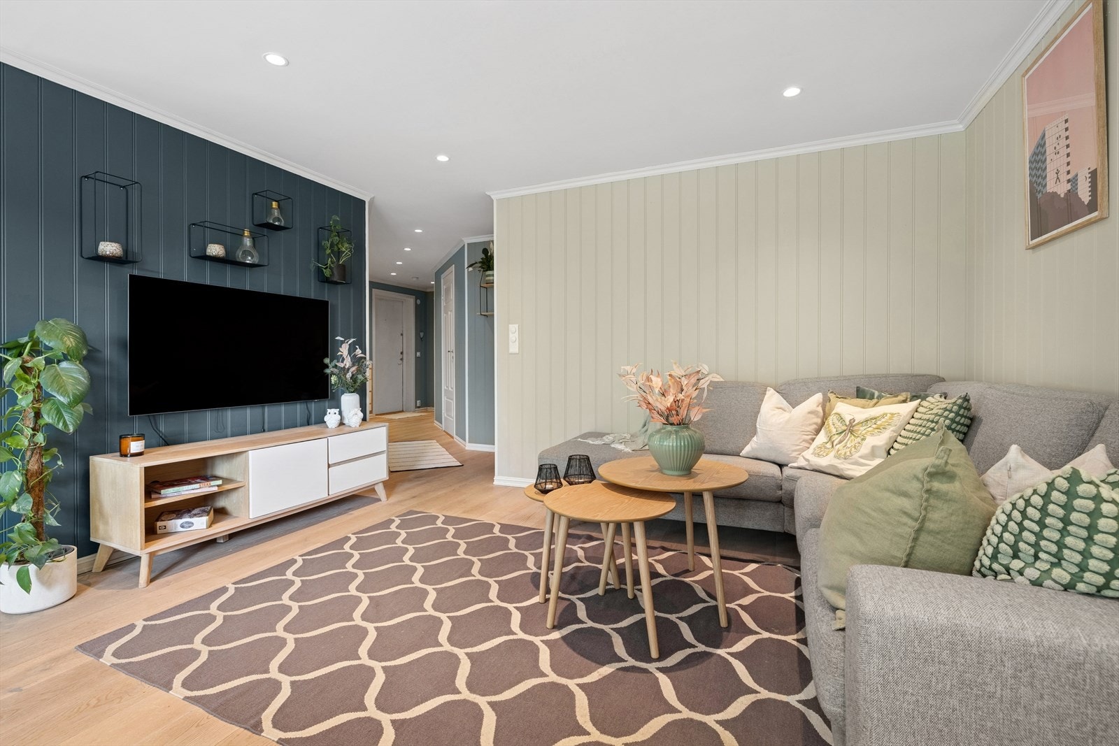 I stuen får du plass til sofagruppe, ønsket medie- og oppbevaringsmøblement, samt ønsket spisebord. Galleribilde