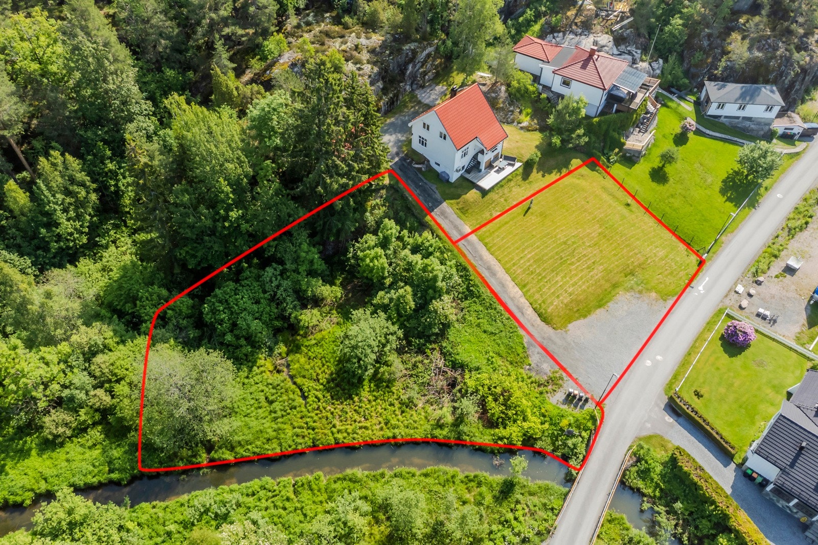 Tomtene i Løveidvegen 57B og 57C selges samlet. Galleribilde