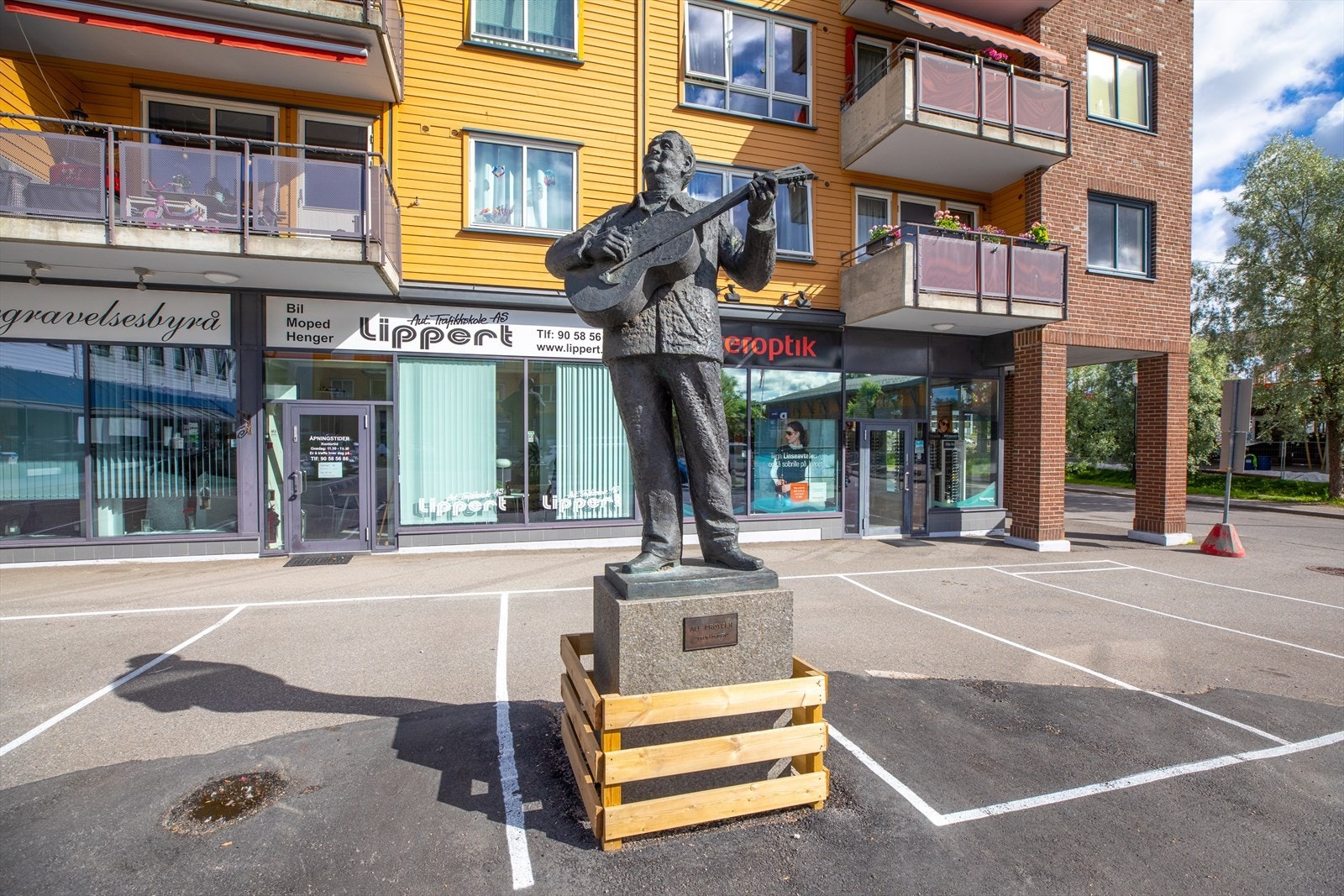 I Rotnes Sentrum finner du mange servicetilbud, og det er et godt utvalg av butikker på Mosenteret. Galleribilde