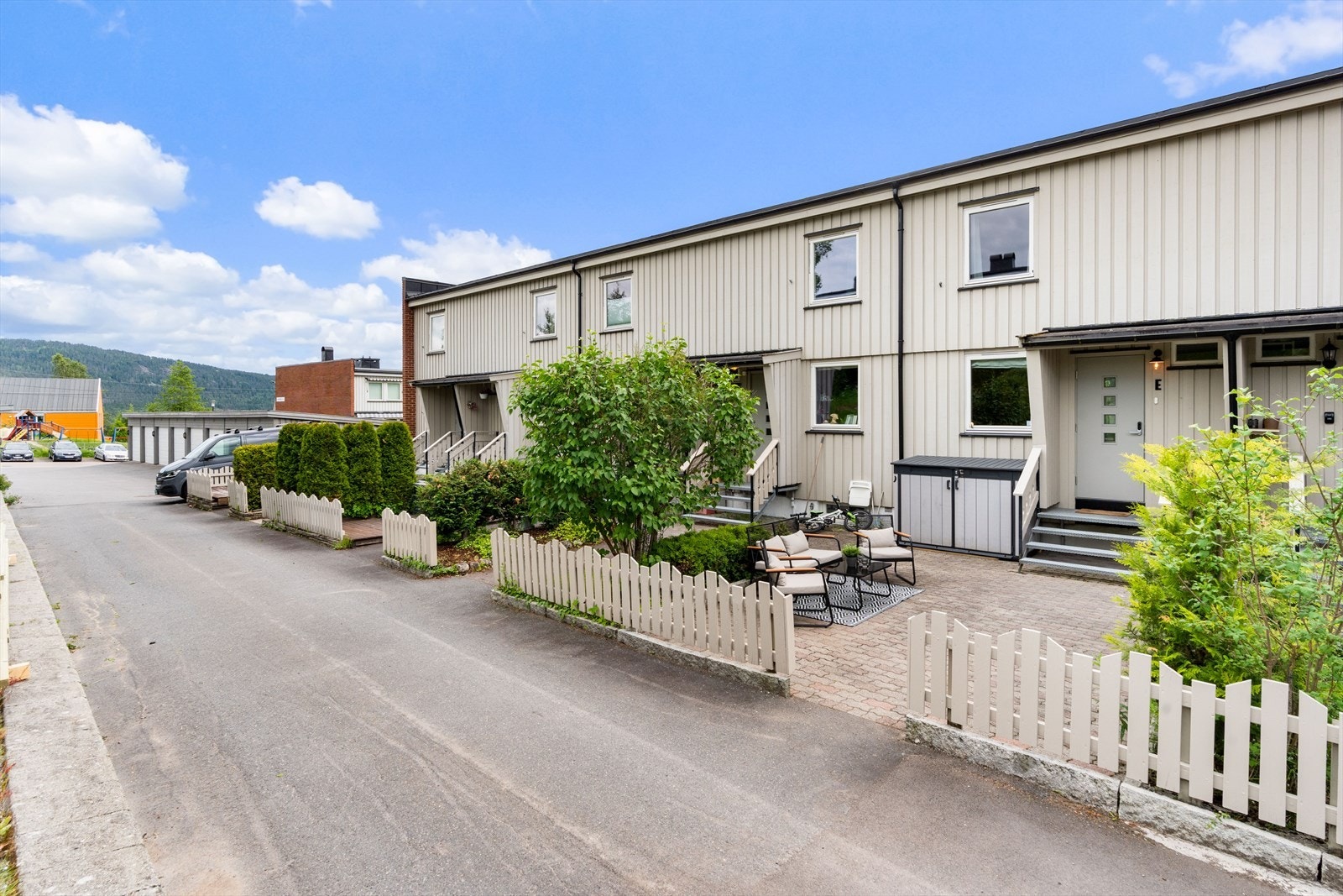 Boligen ligger i et familievennlig og rolig nabolag. Galleribilde