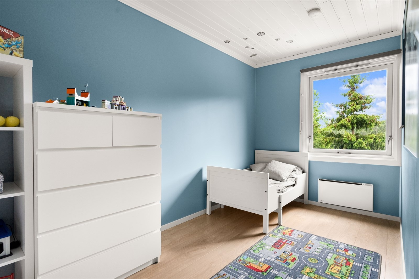 Soverom nr. 2 og 3 fungerer ypperlig som barnerom, gjesterom eller kontor - her er mulighetene mange. Galleribilde