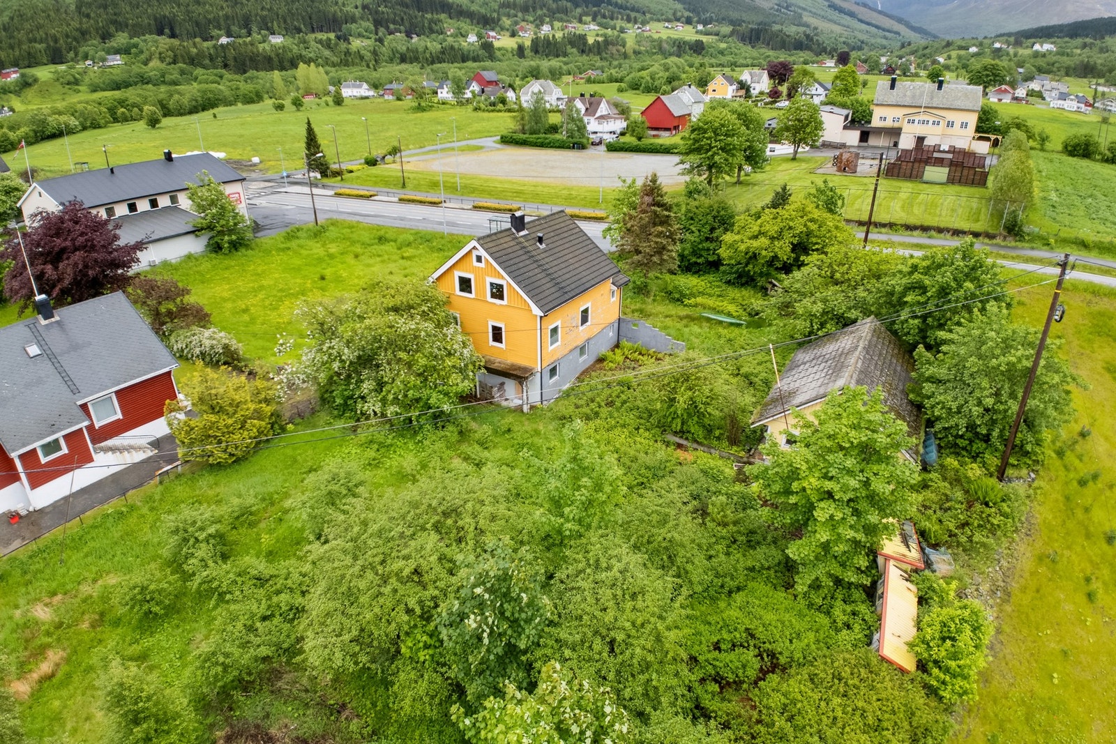Stor og romslig tomt Galleribilde