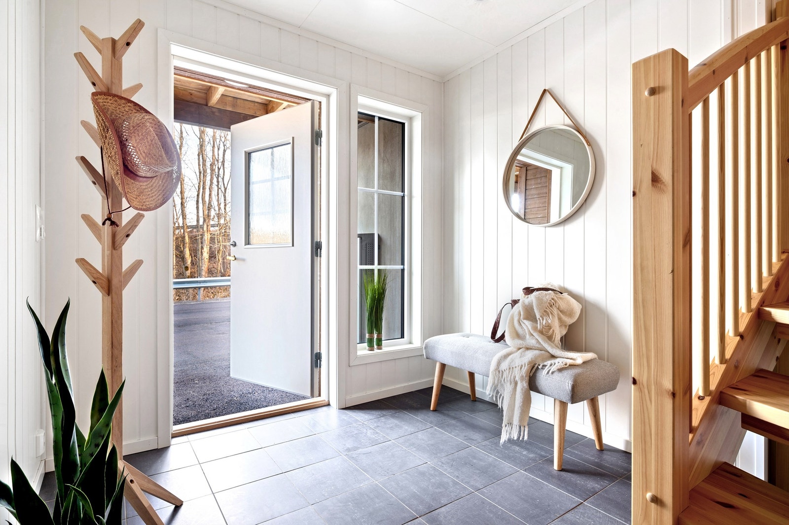 Illustrasjons bilde av en tilsvarende gang - Gangen i 6A har parkett på gulv og ikke fliser. Galleribilde