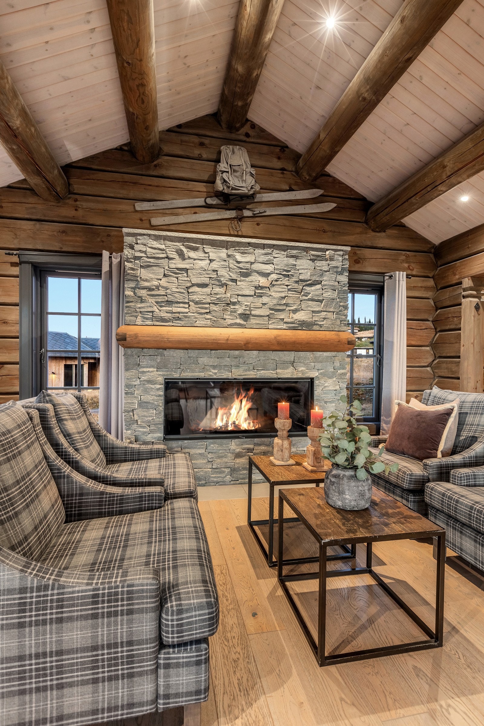 Den flotte peisen varmer godt og skaper den rette hyttestemingen. Galleribilde