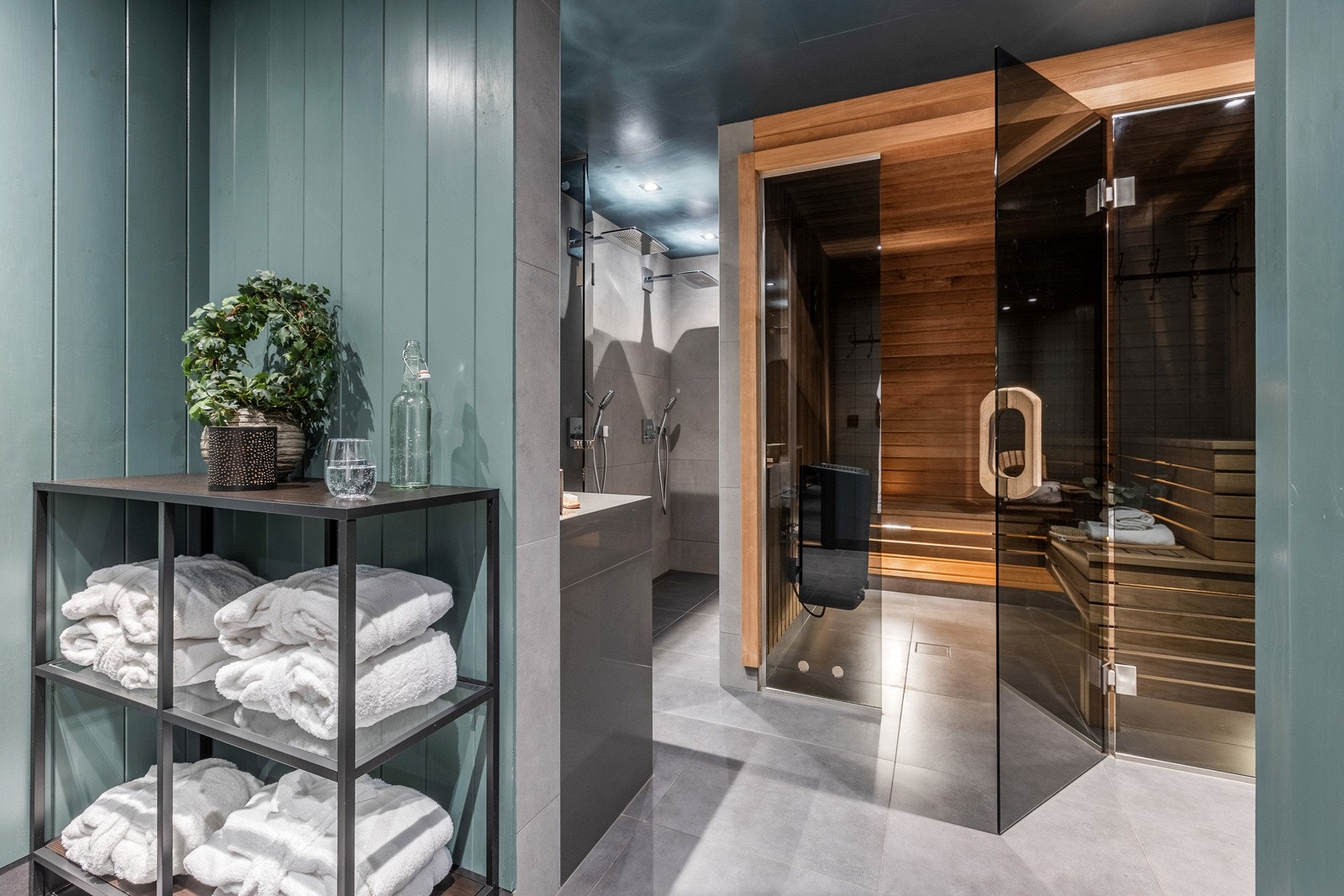 Inngang til badstue fra badet i spaavdelingen. Galleribilde