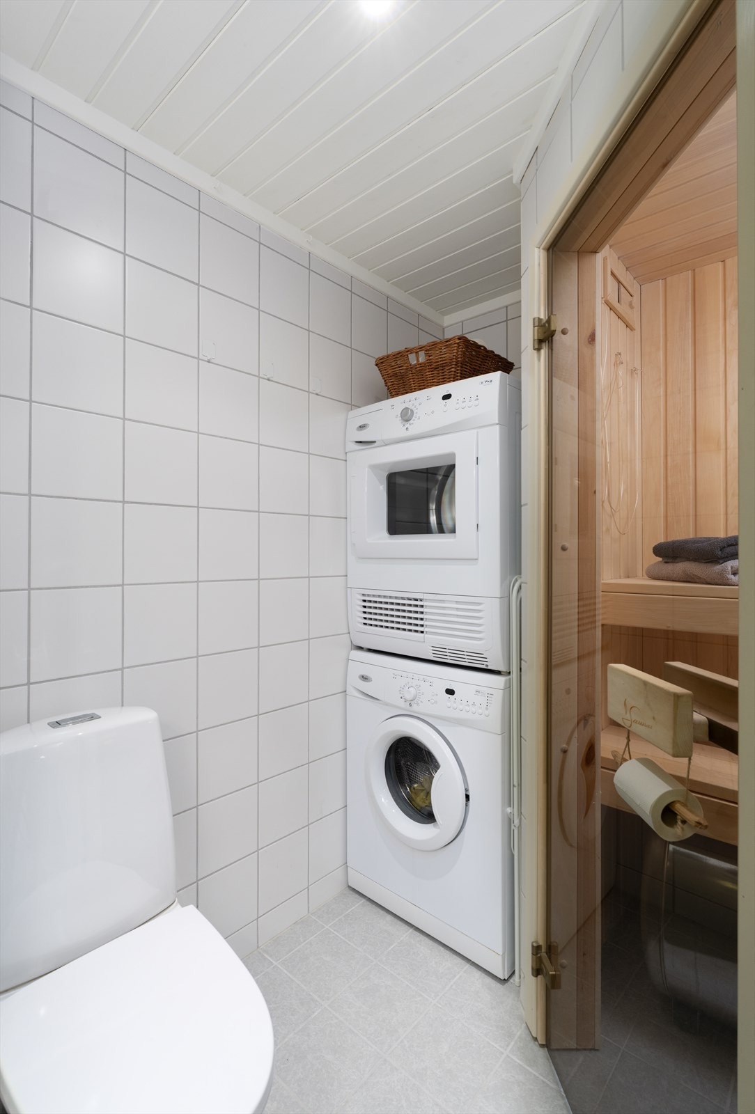 Egen nisje for vaskemaskin og tørketrommel, og tilgang til badstuen - det perfekte sted for avkobling etter en lang dag ute! Galleribilde