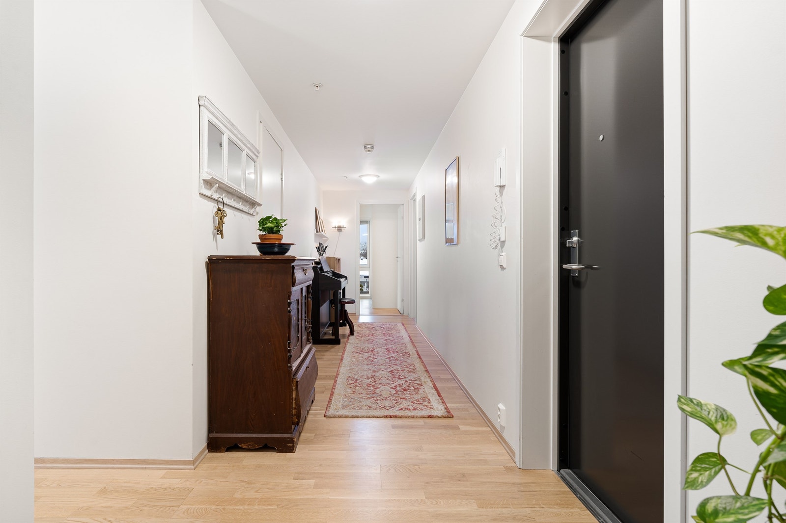 Boligen er oppvarmet med radiatorer tilkoblet varmesentral, og dermed svært energivennlig. Galleribilde