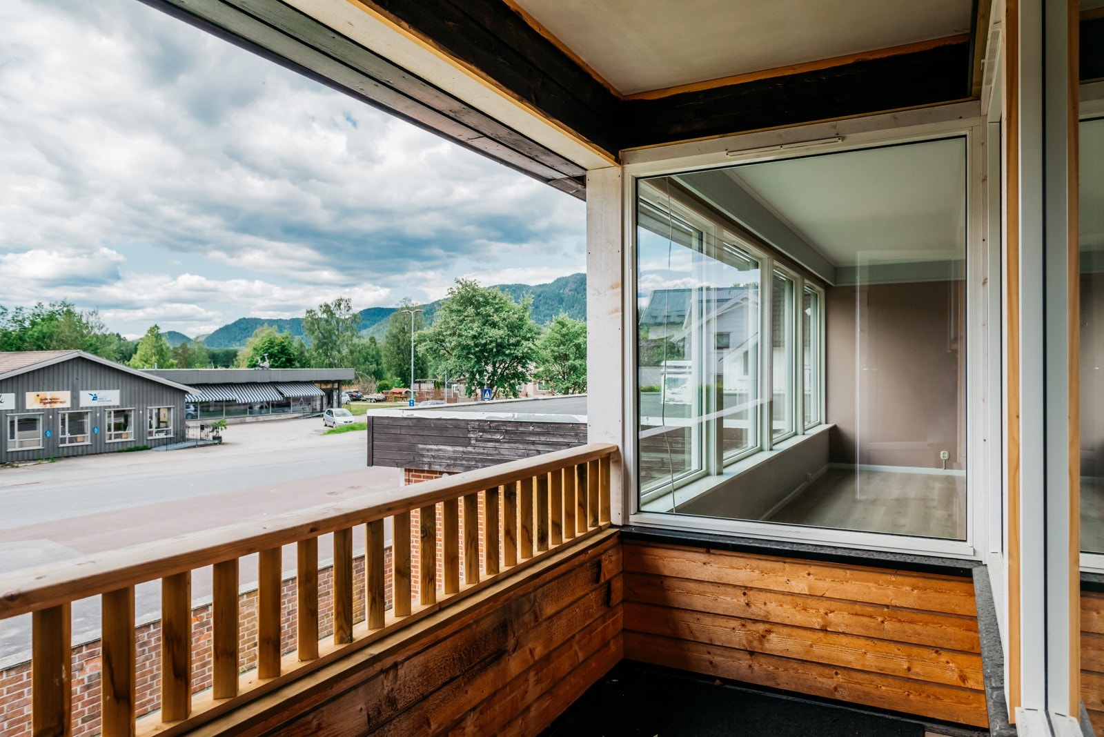 Fra spisestuen er det utgang til balkong Galleribilde