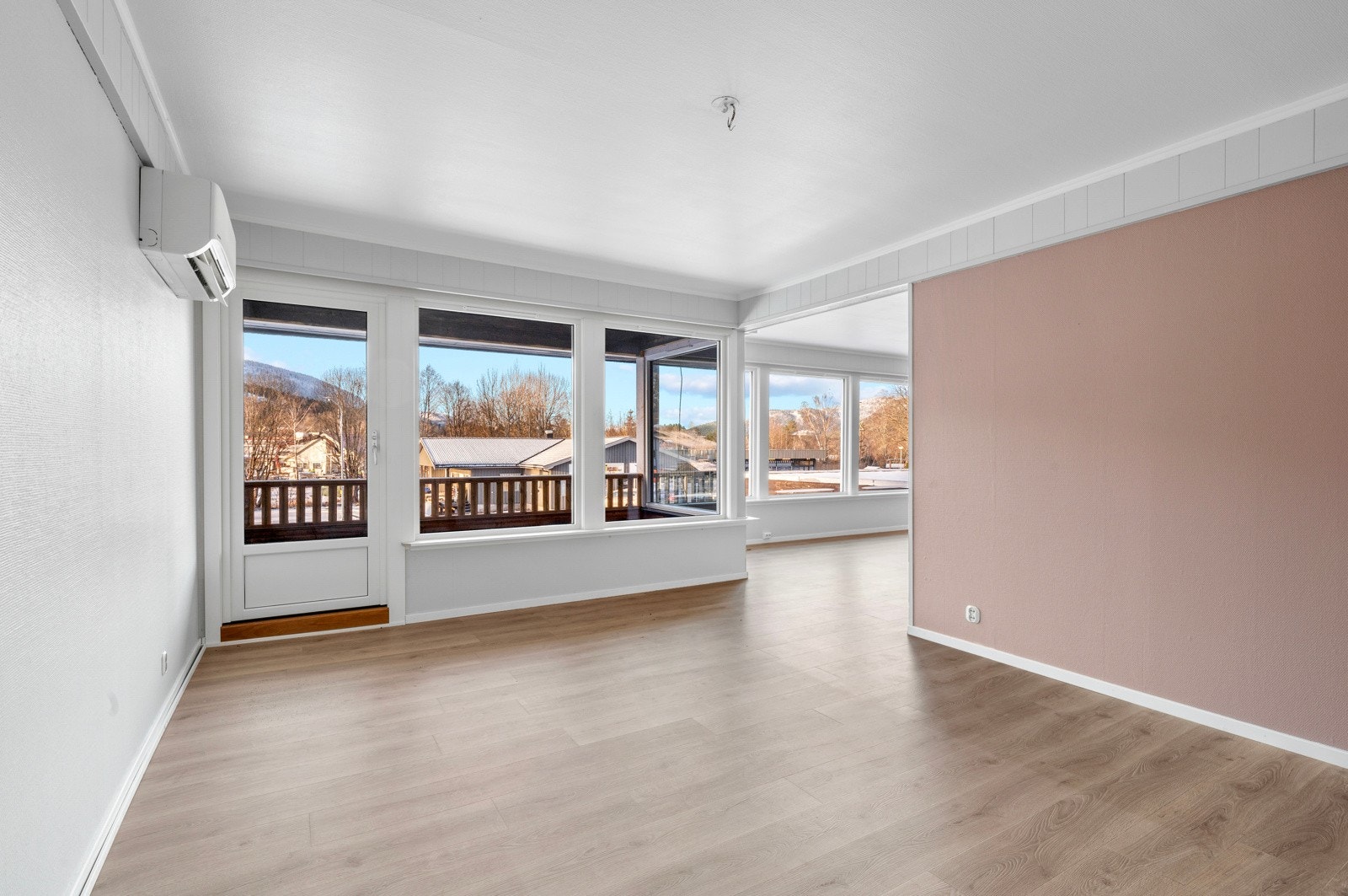 Spisestue uten møbler Galleribilde