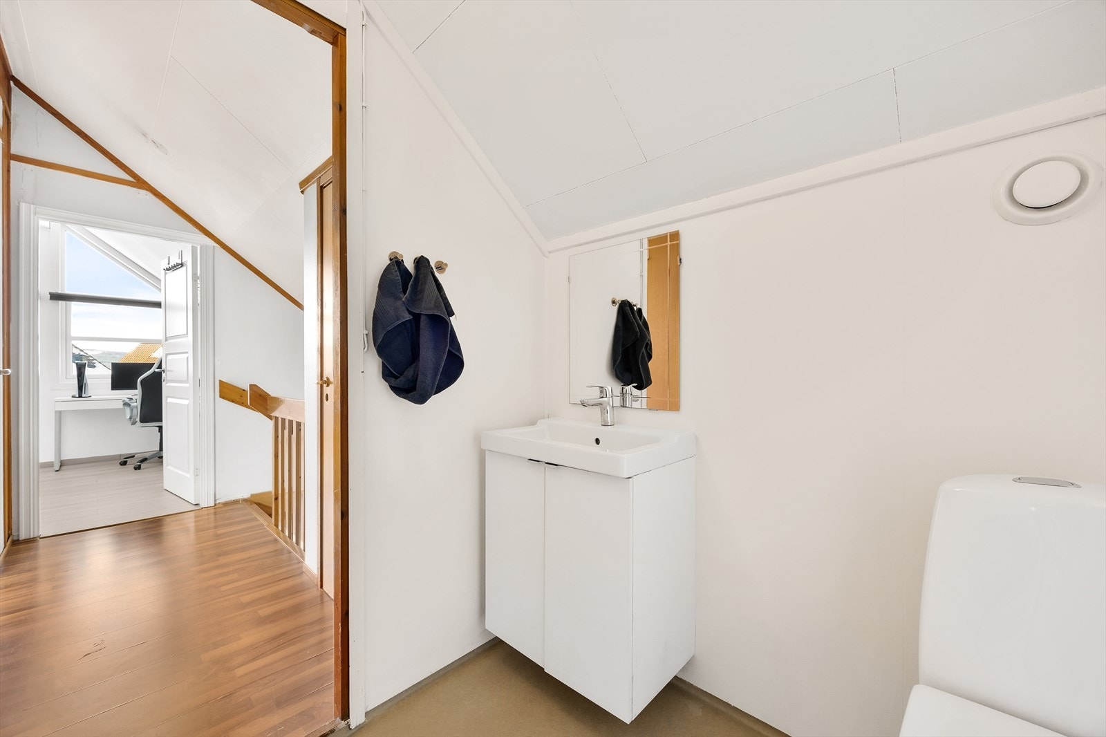 Bad i 3. etasje med moderne innredning. Galleribilde