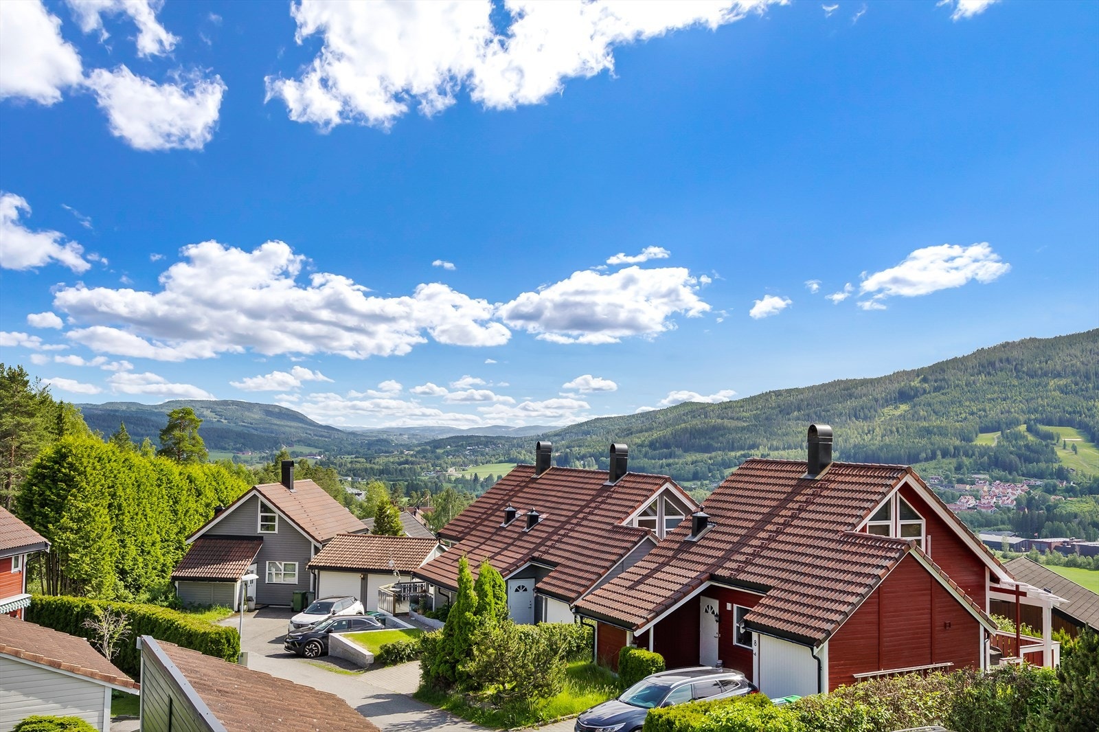 Boligen har en spektakulær og langstrakt utsikt Galleribilde