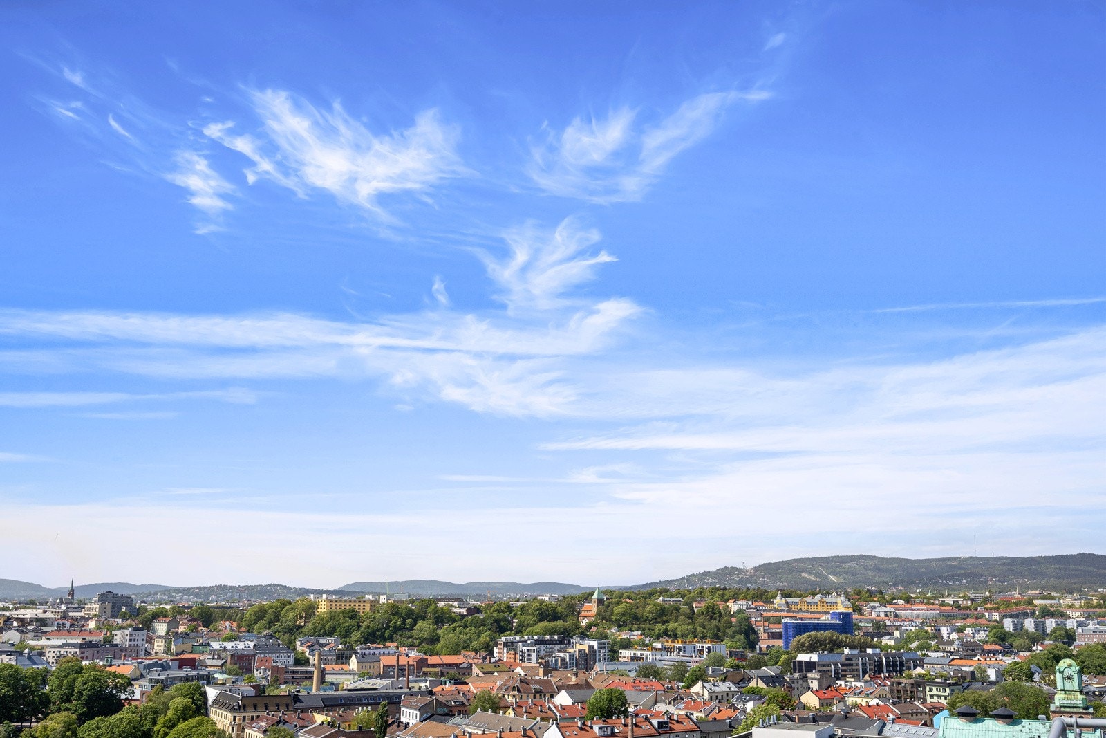 Solrik felles takterrasse med heisadkomst. Fantastisk 360 graders utsikt utover Oslo! Galleribilde