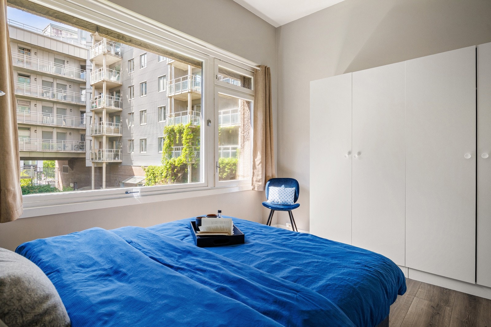 God oppbevaringsplass i garderobeskap Galleribilde