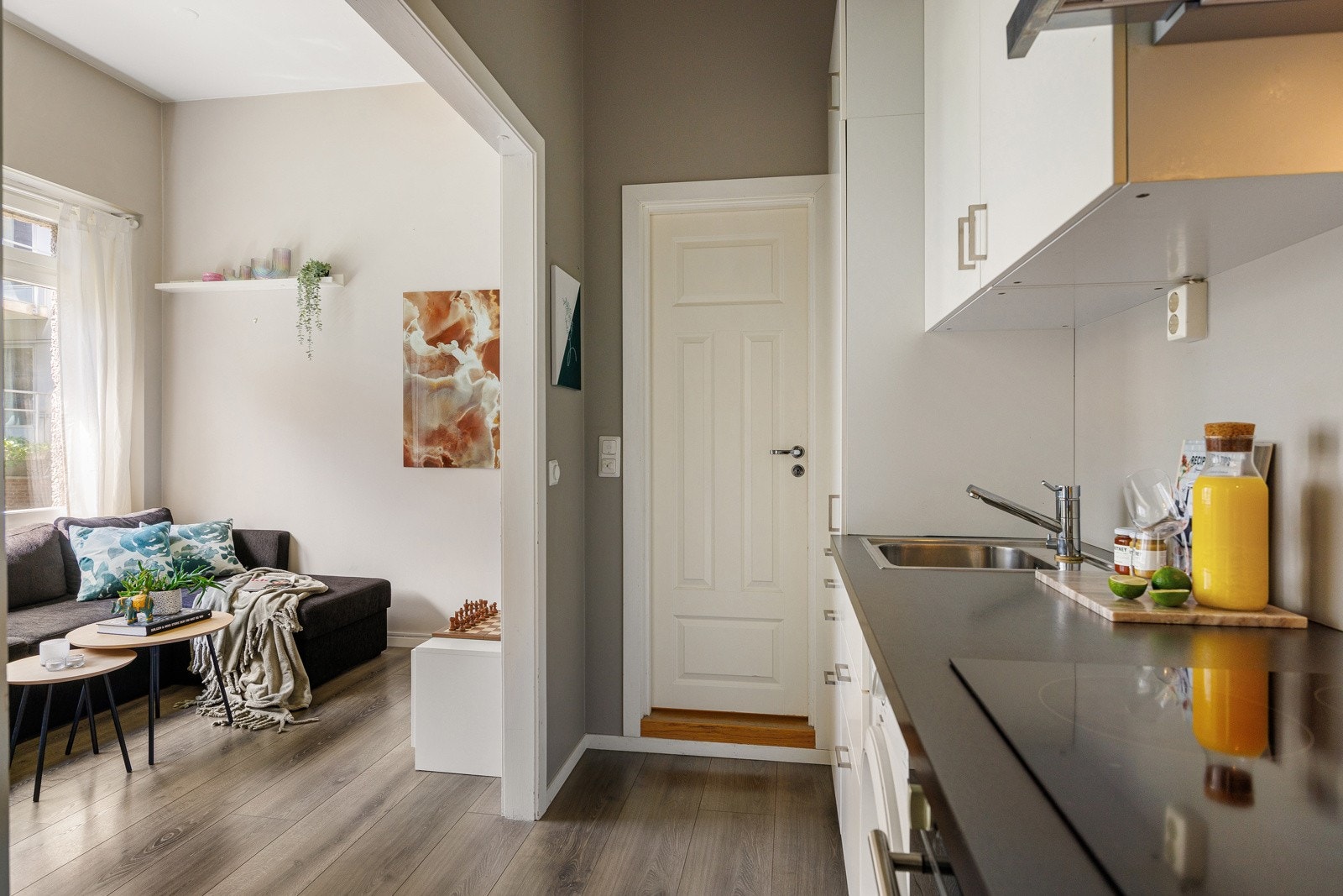 Velfungerende delvis åpen kjøkkenløsning Galleribilde