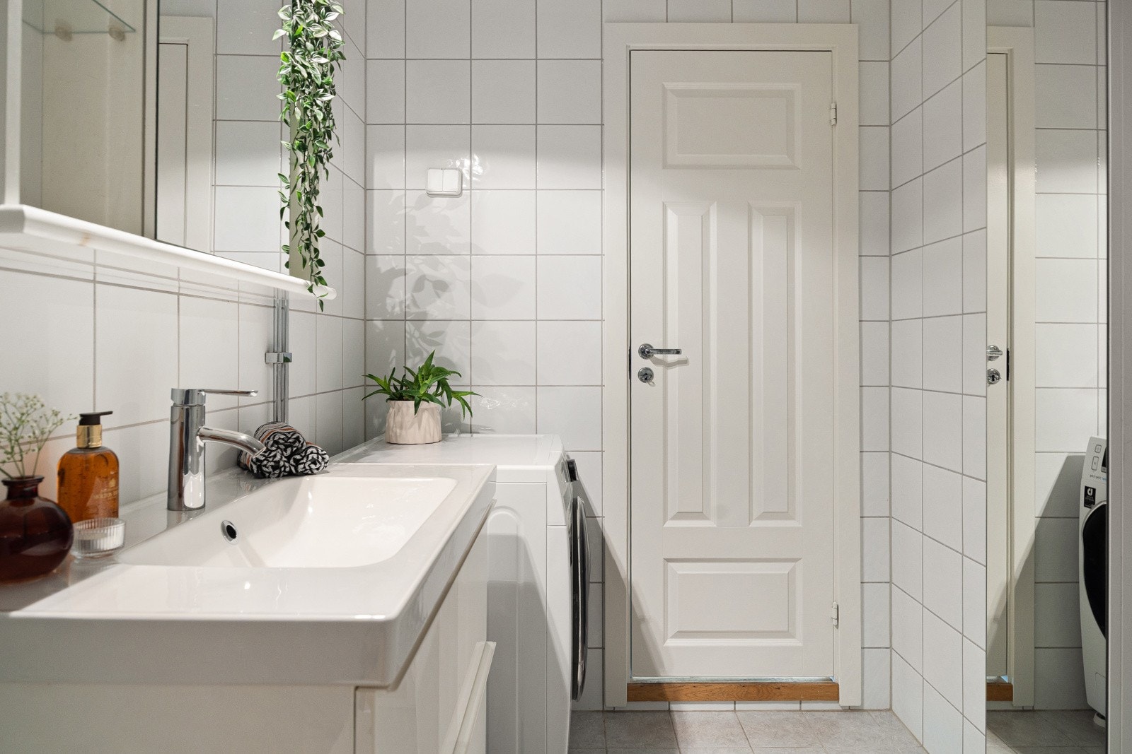 Pent flislagt bad med varmekabler i gulv Galleribilde