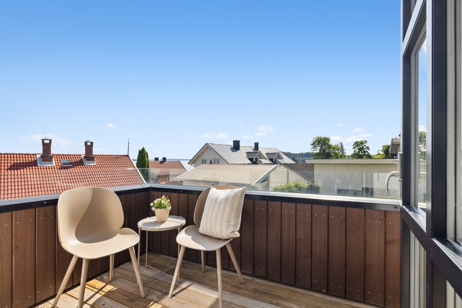 Leiligheten har en skjermet og fin plassering. Galleribilde