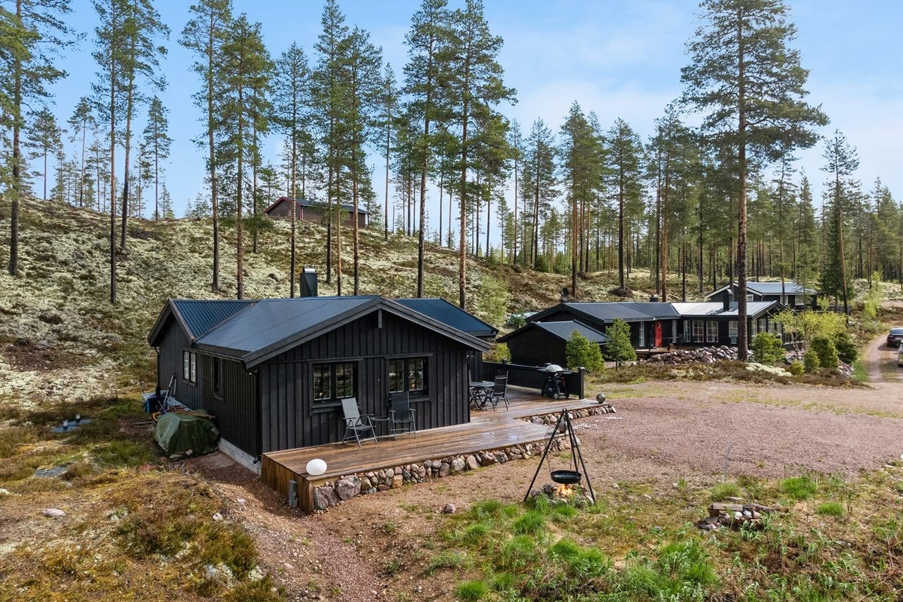 Koselig, tilbygget fritidsbolig på festet tomt i naturskjønne omgivelser. Galleribilde