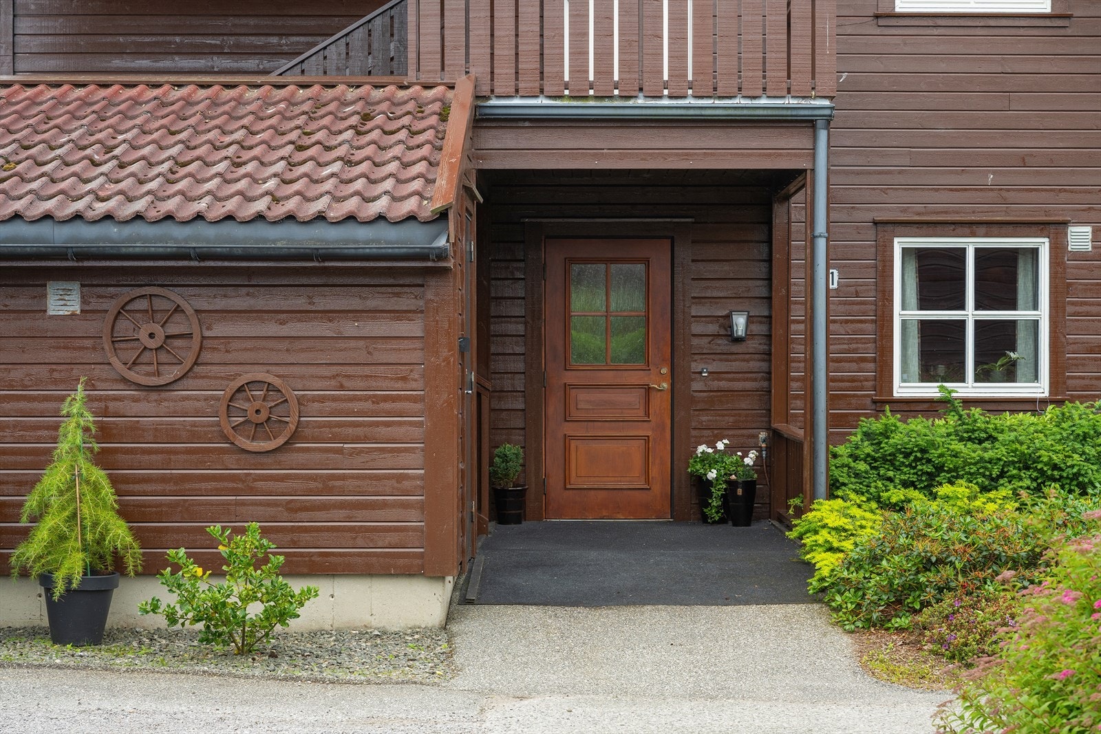 Like ved inngangspartiet er det en utvendig bod. Galleribilde