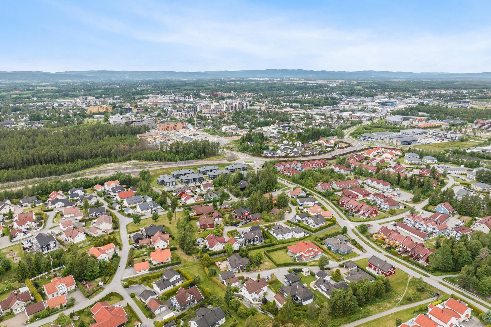 Skogmo byr på flotte rekreasjonsmuligheter og grøntområder, og Jessheimmarka er lett tilgjengelig for turer og aktiviteter hele året. Galleribilde
