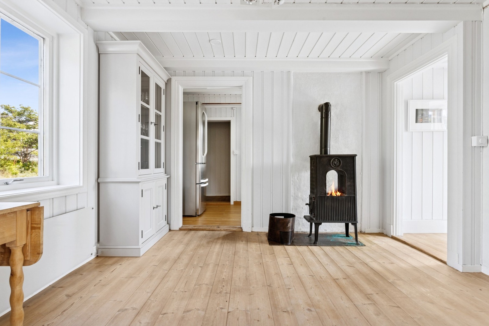 Videre kommer du til boligens stuer. Her har du fine muligheter til å innrede med spisestue i en del. Galleribilde