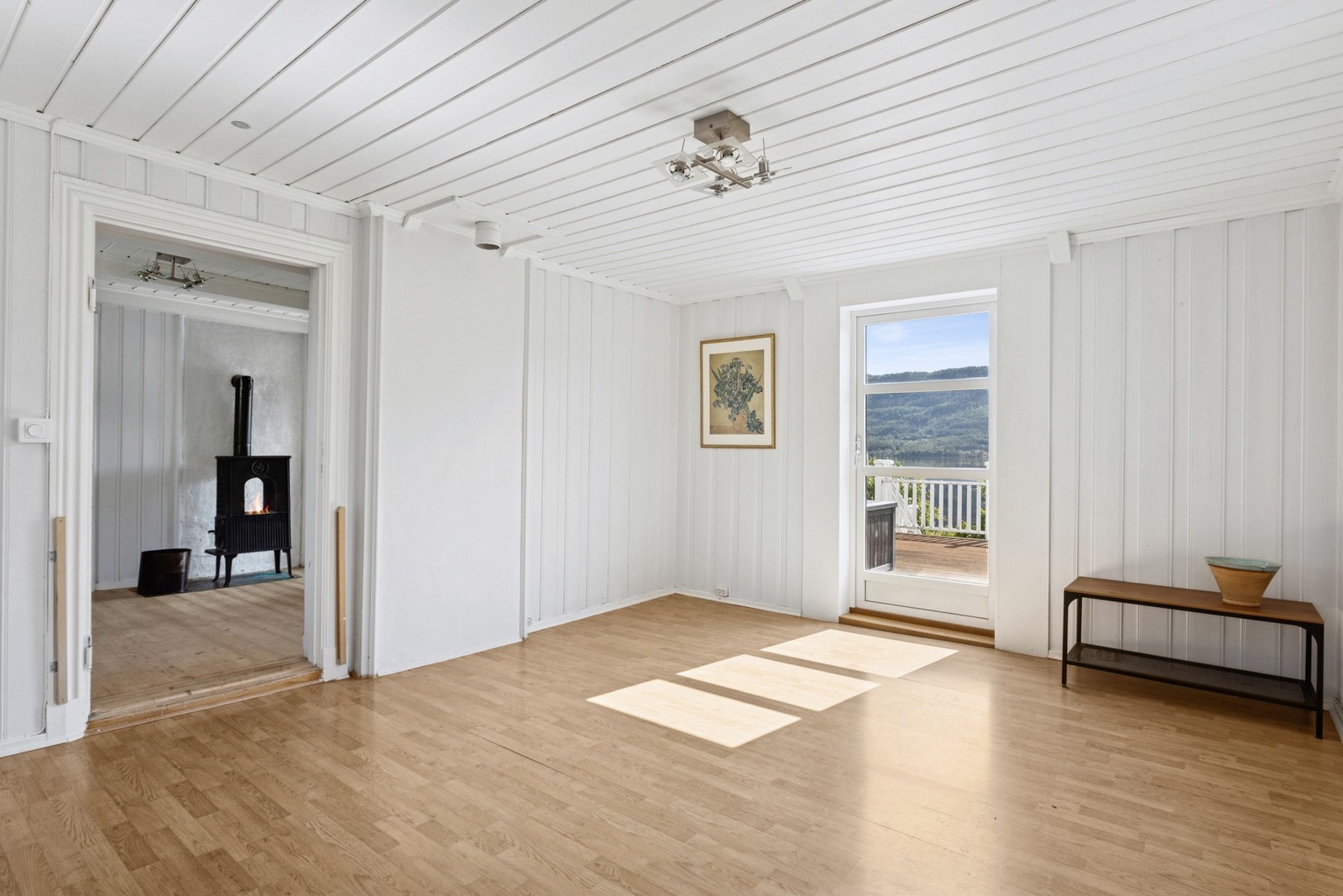 Innred stuen etter ønske og behov - fin plass til sofagruppe og annet møblement. Galleribilde