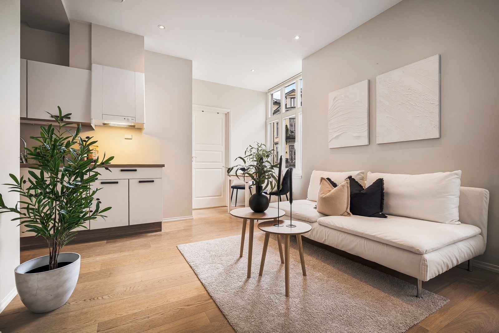 - Planløsningen gir plass til både sofa- og spisegruppe - Galleribilde