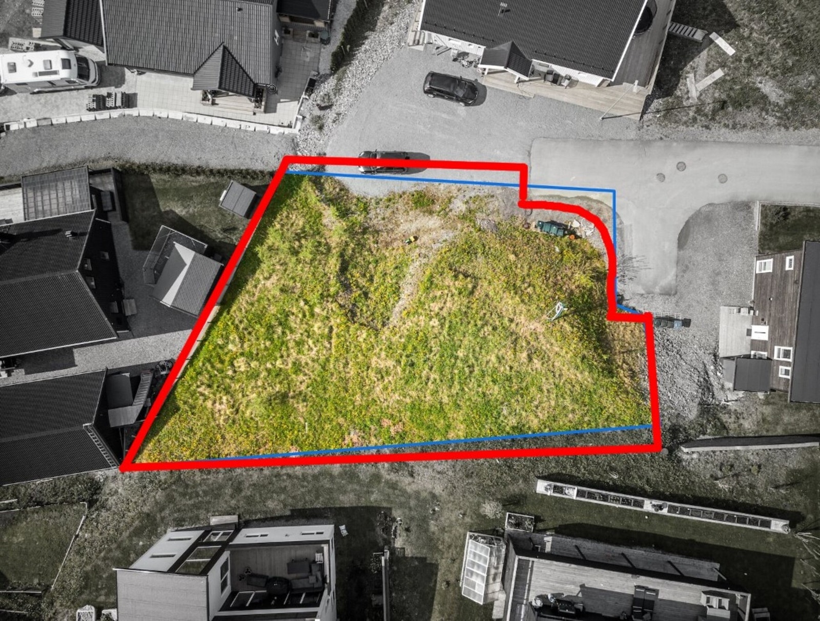 Tomtegrense , sånn cirka, i rød markering. Galleribilde