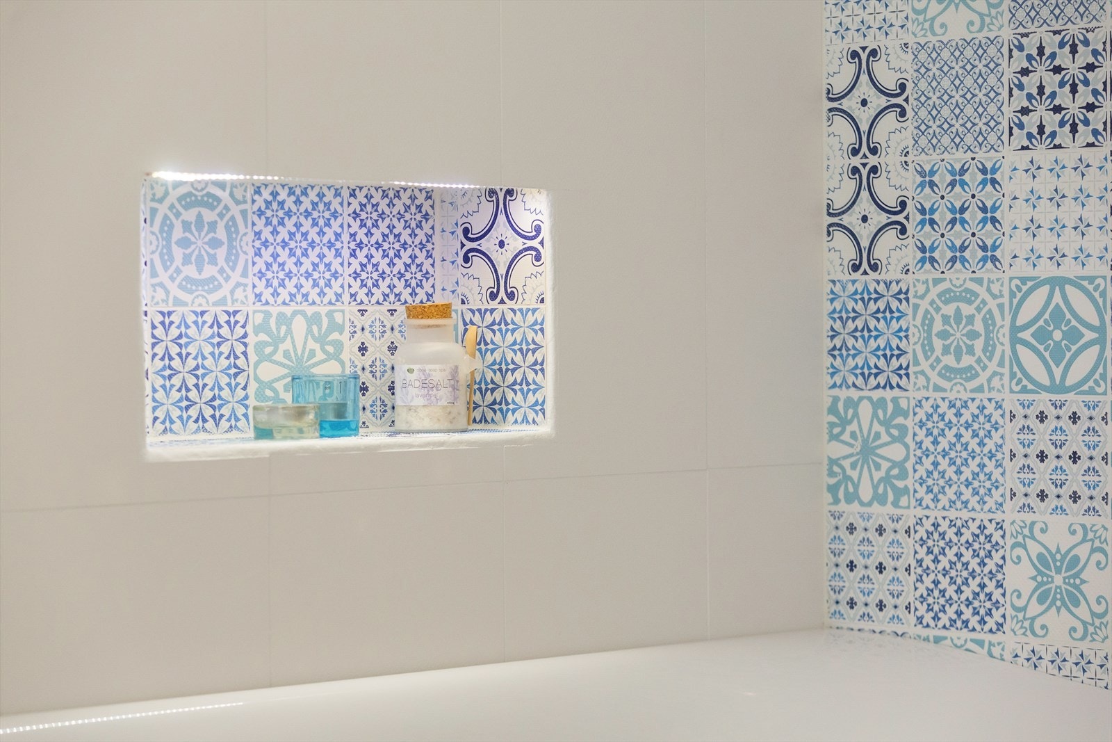 Innebygd nisje med integrert belysning. Galleribilde