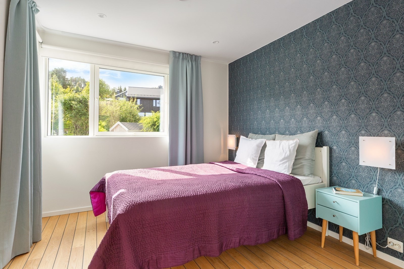 Øvrige soverom i 2. etasje er på 9,4m² og holder høy standard i likhet med øvrige rom i boligen. Galleribilde