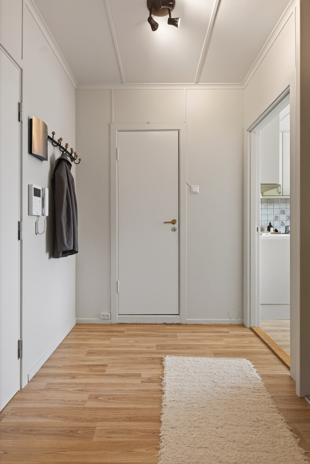 Plass til å henge fra seg ved inngangsdøren Galleribilde