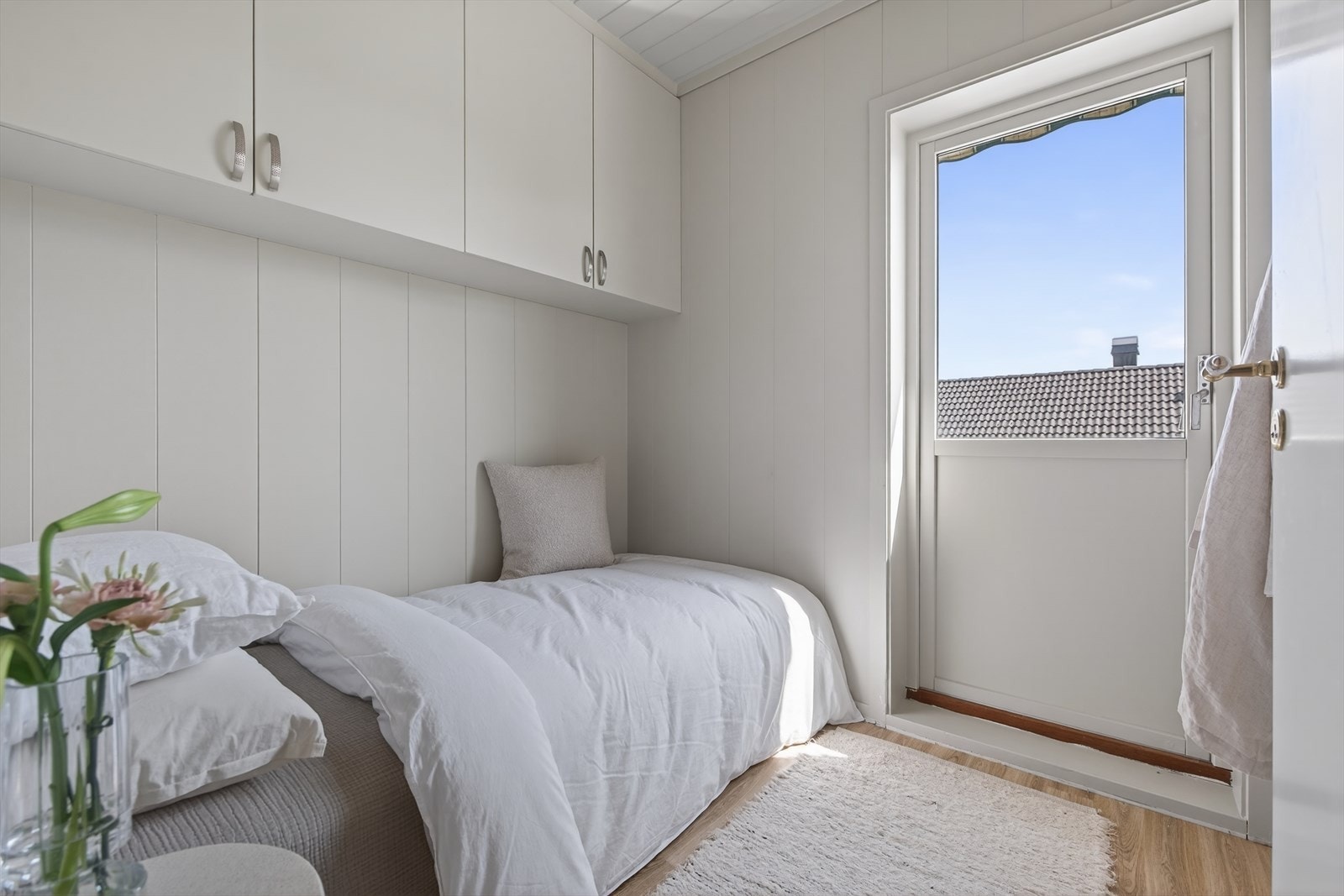 Soverom med utgang til balkong Galleribilde