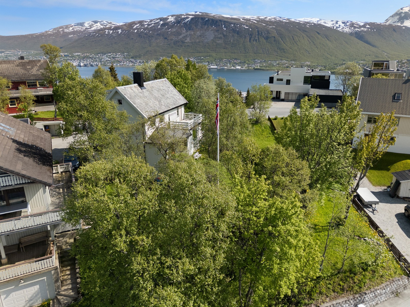 Velkommen til Conrad Holmboes veg 40A - Presentert av Ivar J. Nerdal.