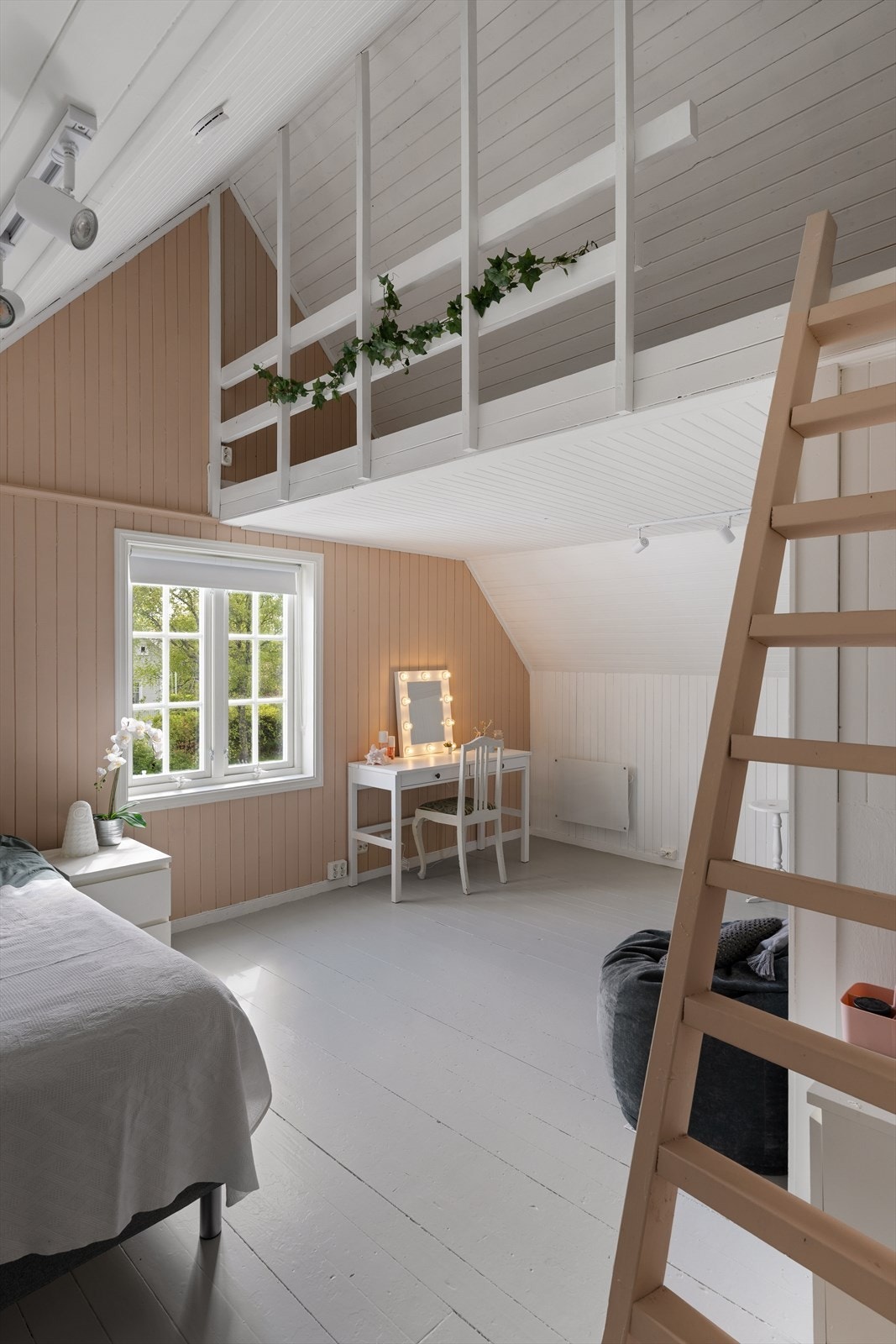 Hemsen er en populær lekeplass. Galleribilde