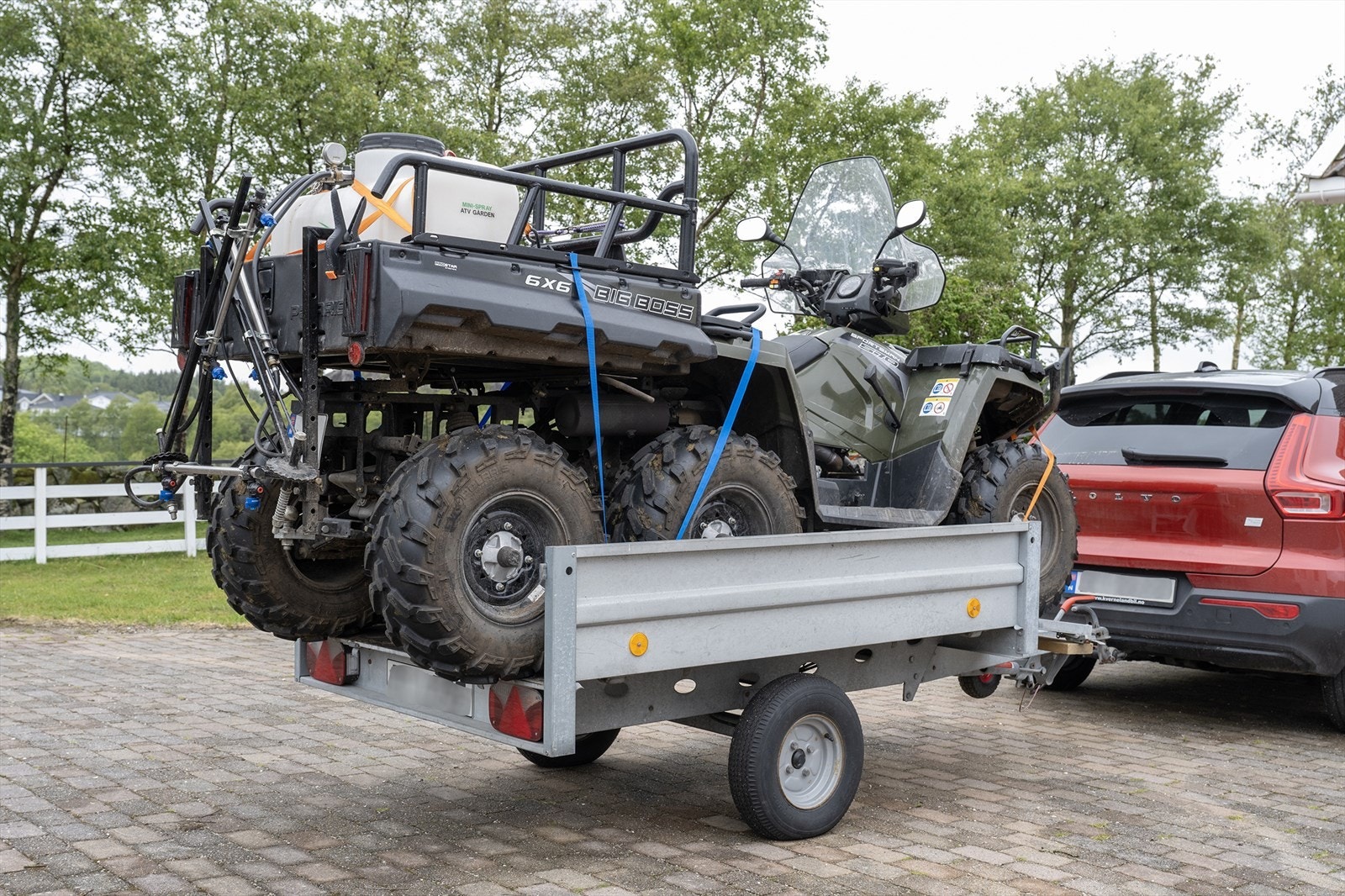 Polaris 6x6 på henger Galleribilde