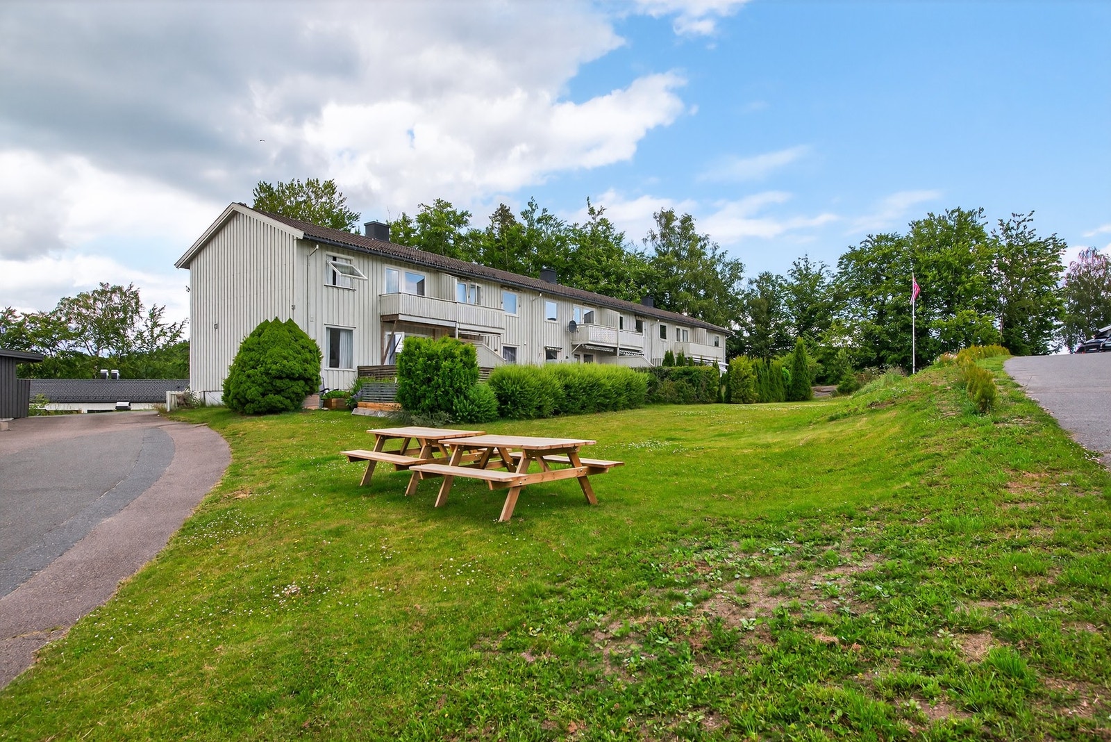 Her har du din egen hage i tillegg til adkomst til fellesområder hvor naboene kan møtes og bli kjent Galleribilde