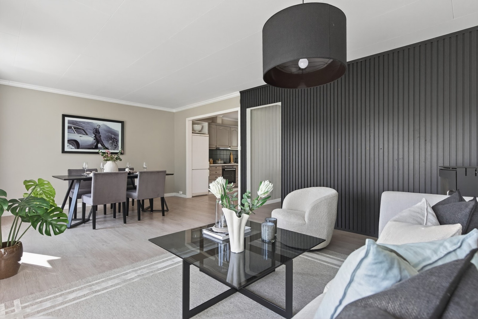 I etasjen har du stue og kjøkken i åpen løsning Galleribilde