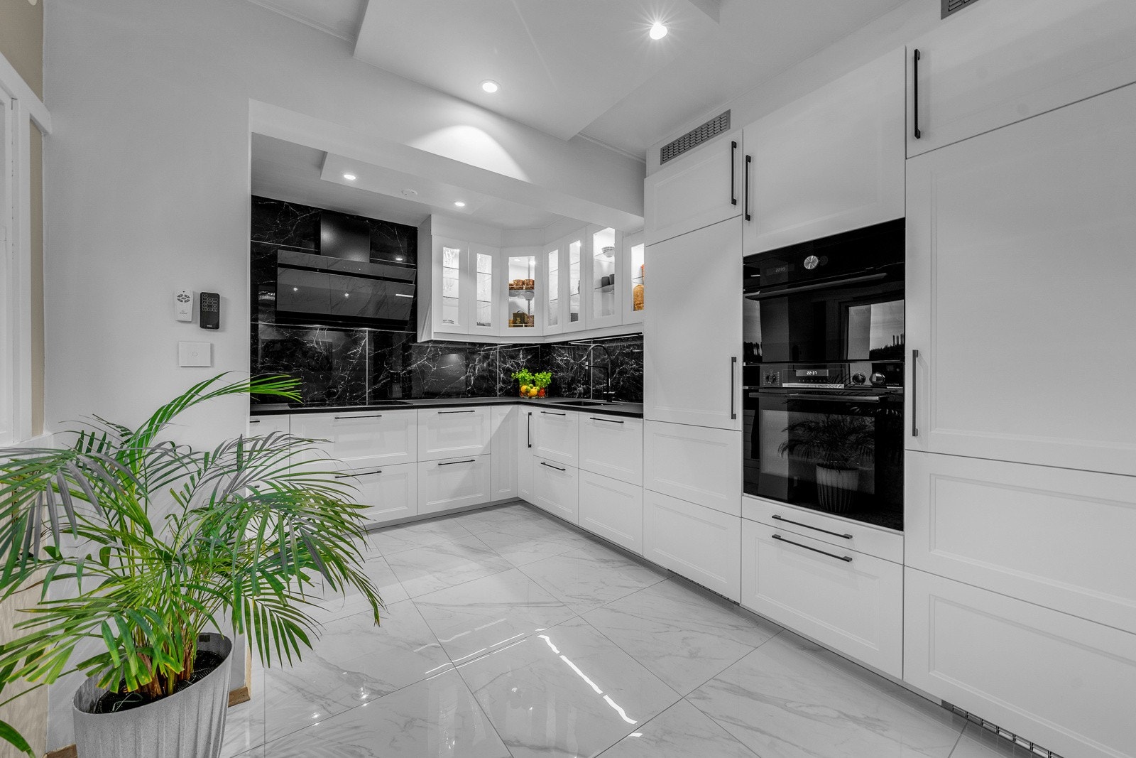 Ventilasjonen er naturlig, supplert med mekanisk avtrekk fra kjøkken og bad. Galleribilde