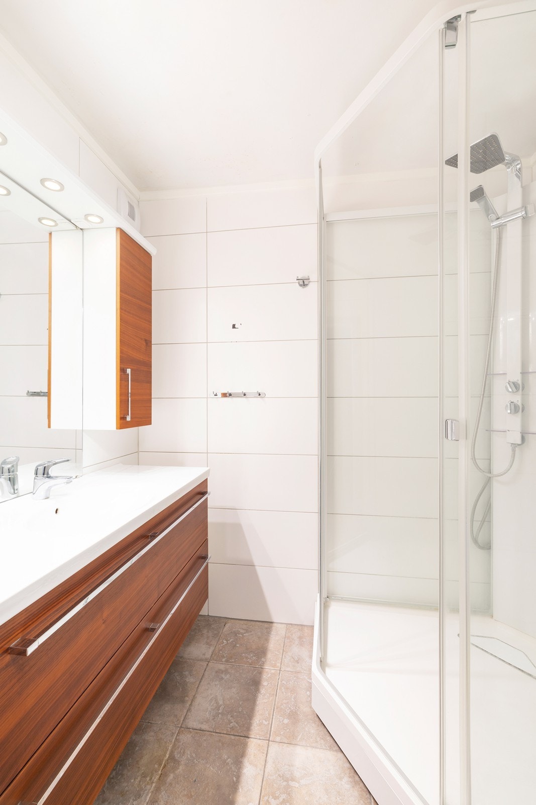 Badet er helfliset. Usikkert årstall. Galleribilde