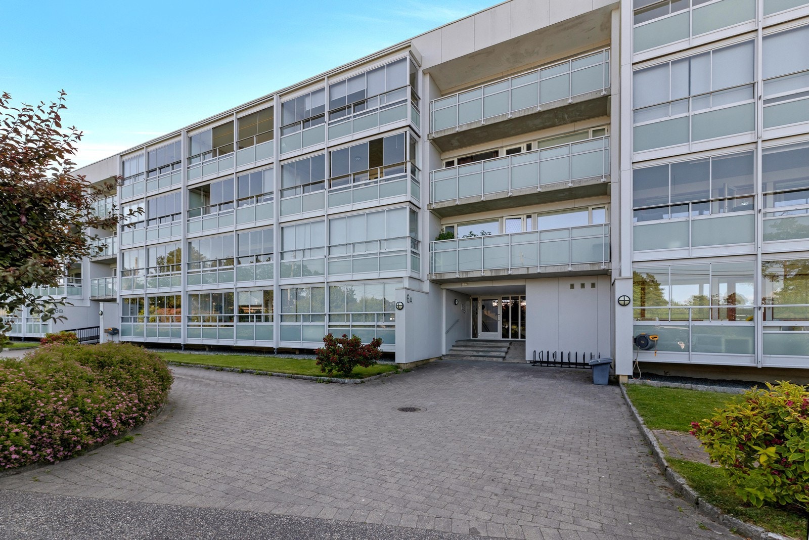 Inngangsparti. Galleribilde