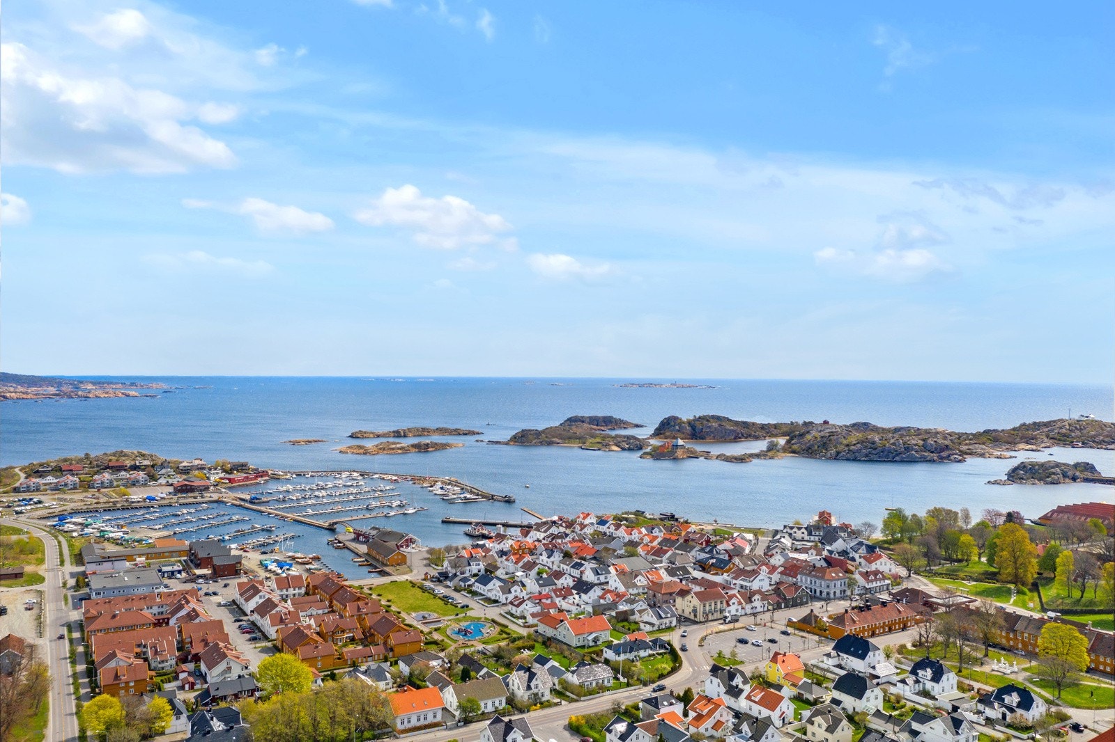 Stavern ligger få minutters unna Jahrehagen og er en av Norges koseligste sommerbyer Galleribilde