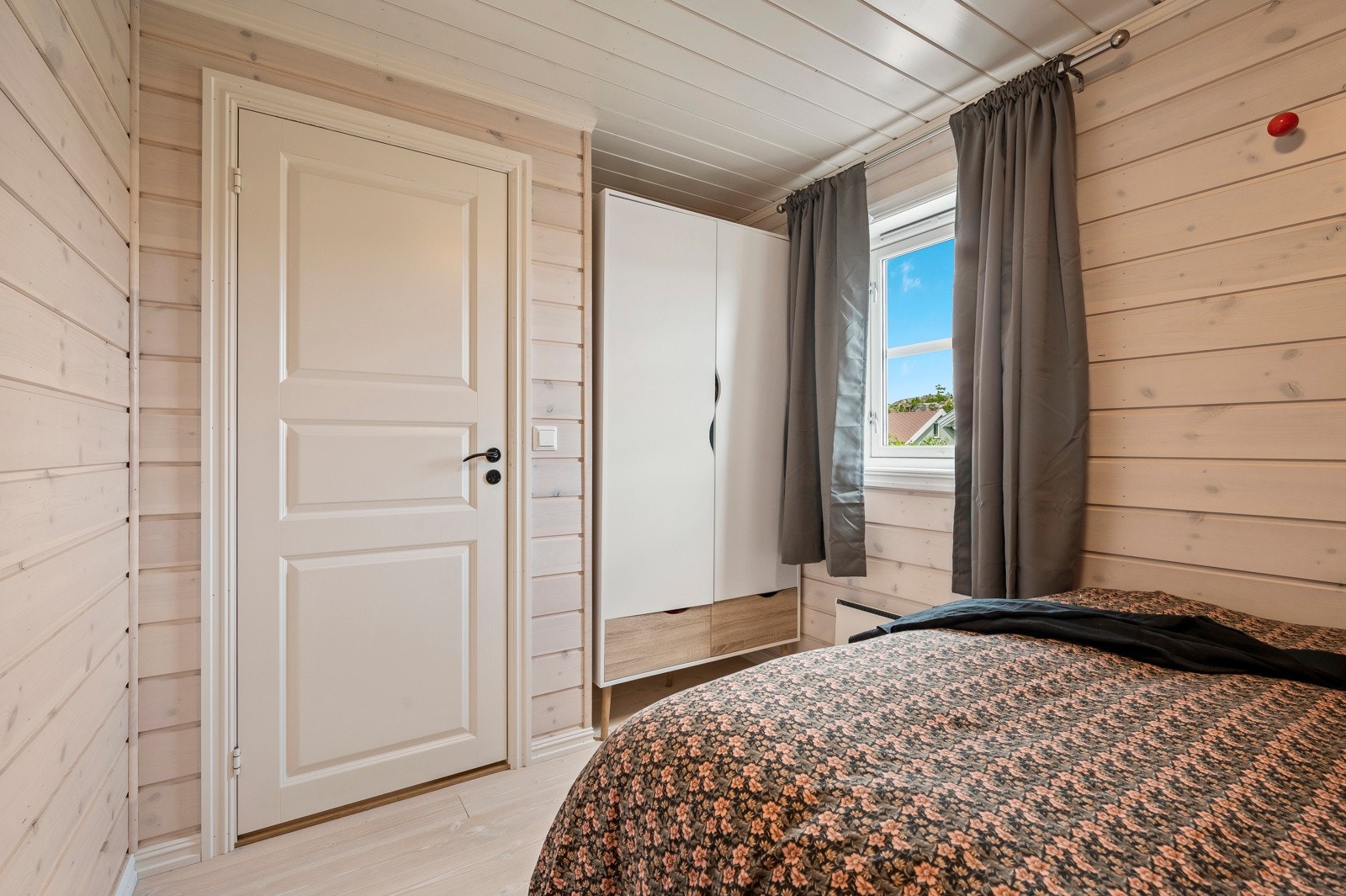 Oppbevaring i garderobeskap Galleribilde