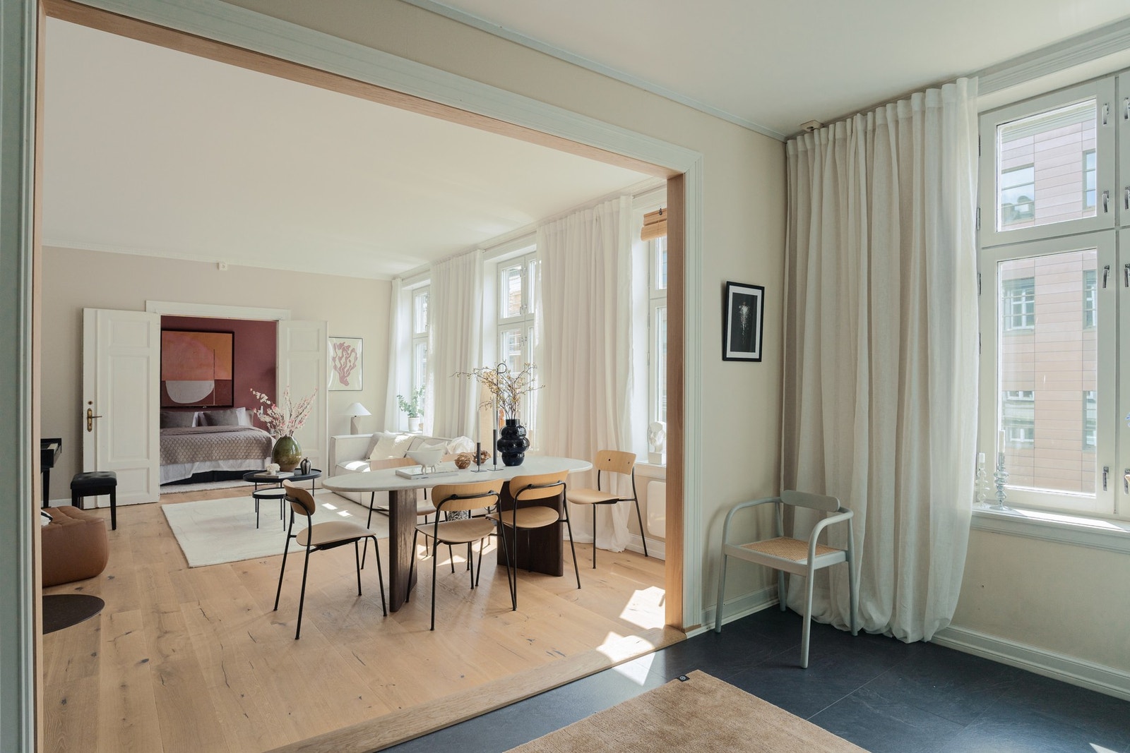 Hele 4 vindusflater i stue/kjøkken. Galleribilde