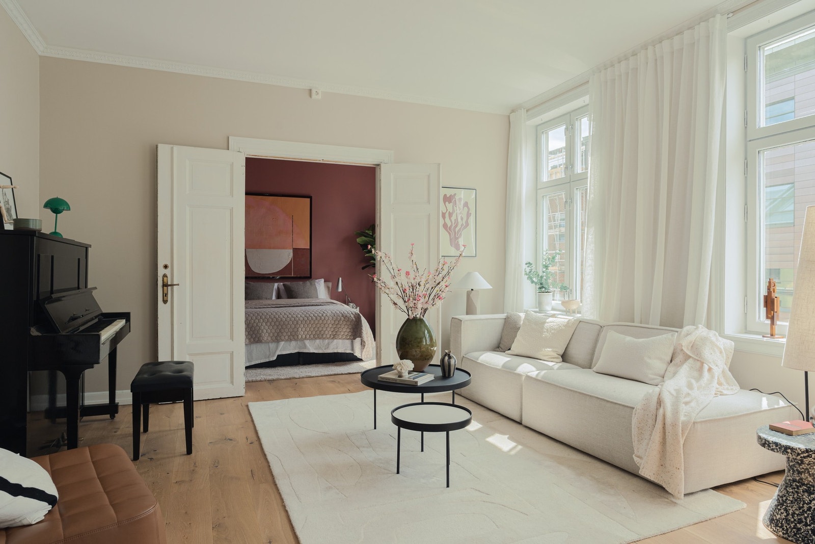 Leiligheten er nymalt i 2025 i delikate fargetoner. Galleribilde