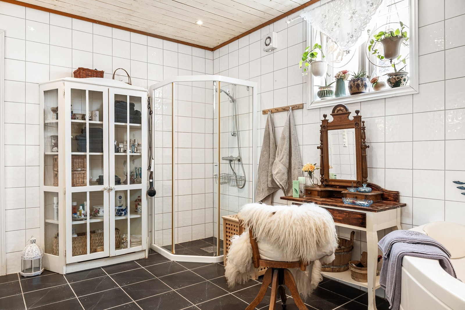 Baderommet har også dusjløsning. Galleribilde