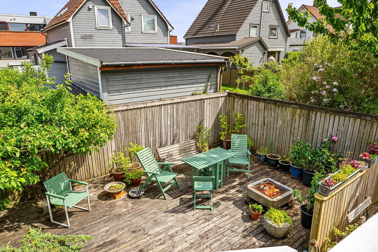 Eiendommen har flere solrike uteområder. Galleribilde