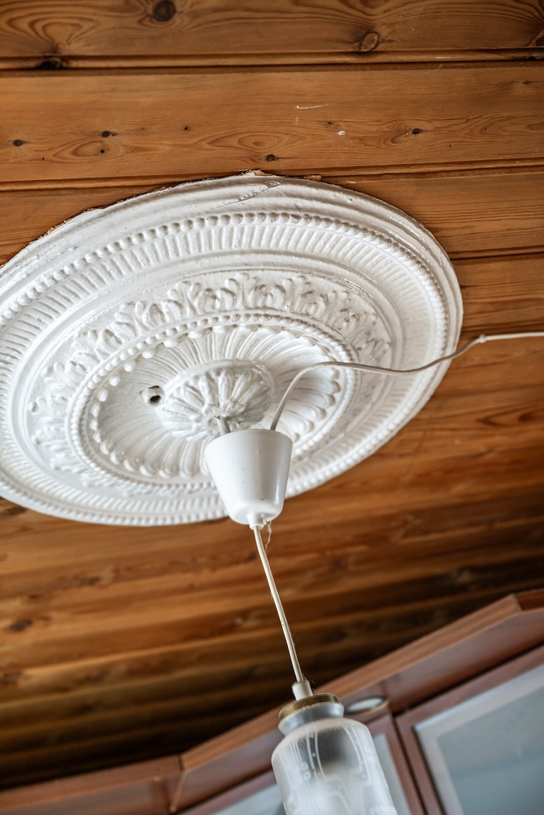 Mange steder i boligen er de originale detaljene bevart. Galleribilde