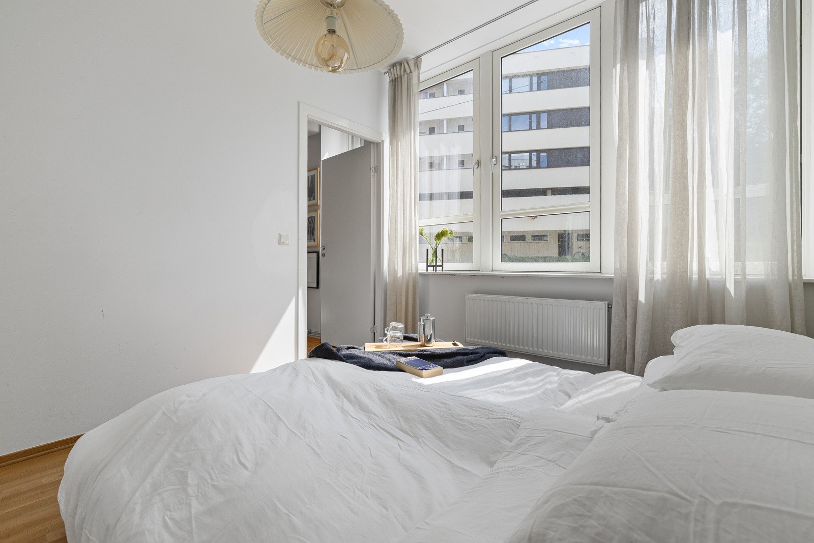 Slette, malte overflater i tidsriktige fargetoner. Galleribilde