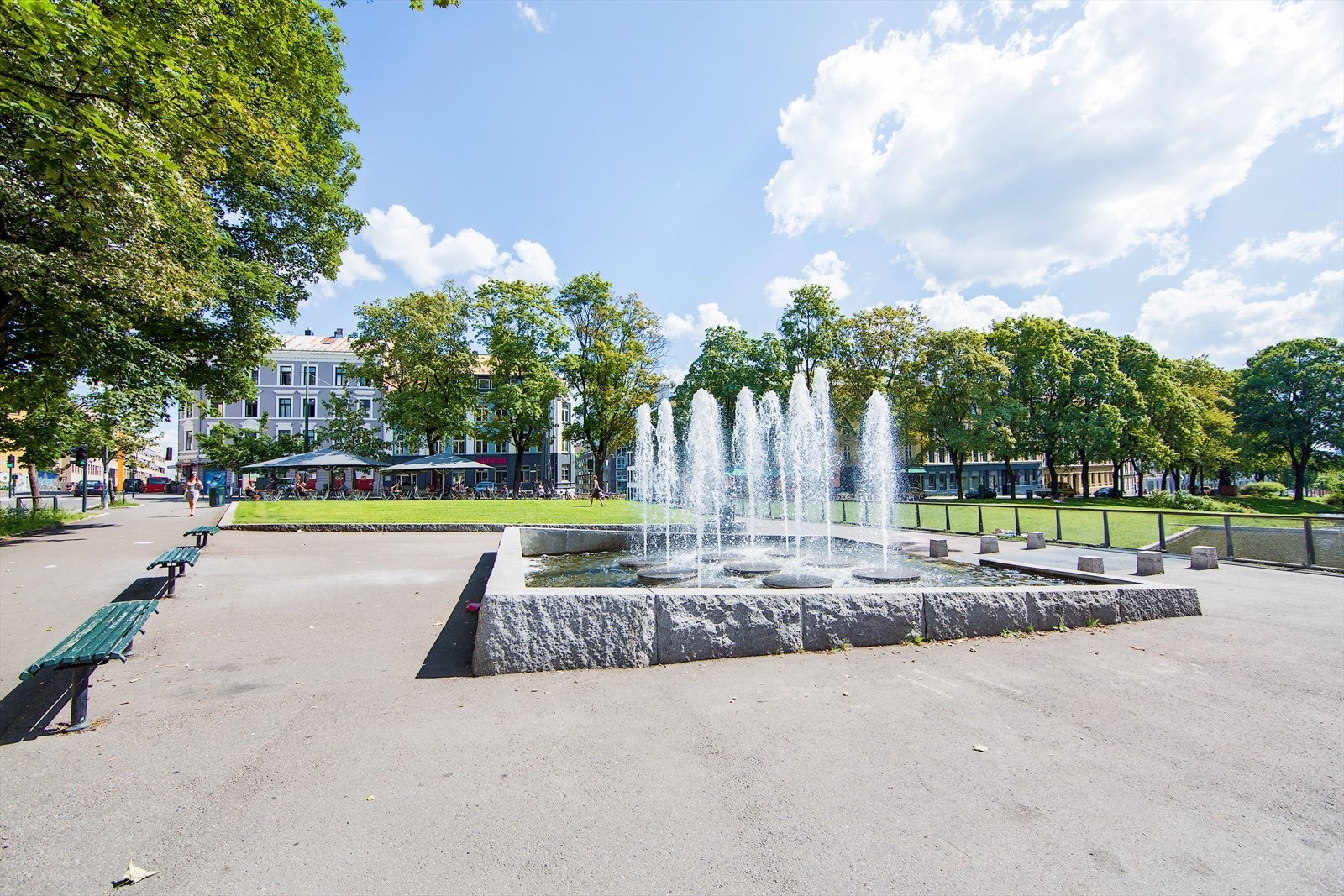 Ved vannspeilet på Alexander Kiellands plass finner du flere hyggelige serveringssteder. Galleribilde