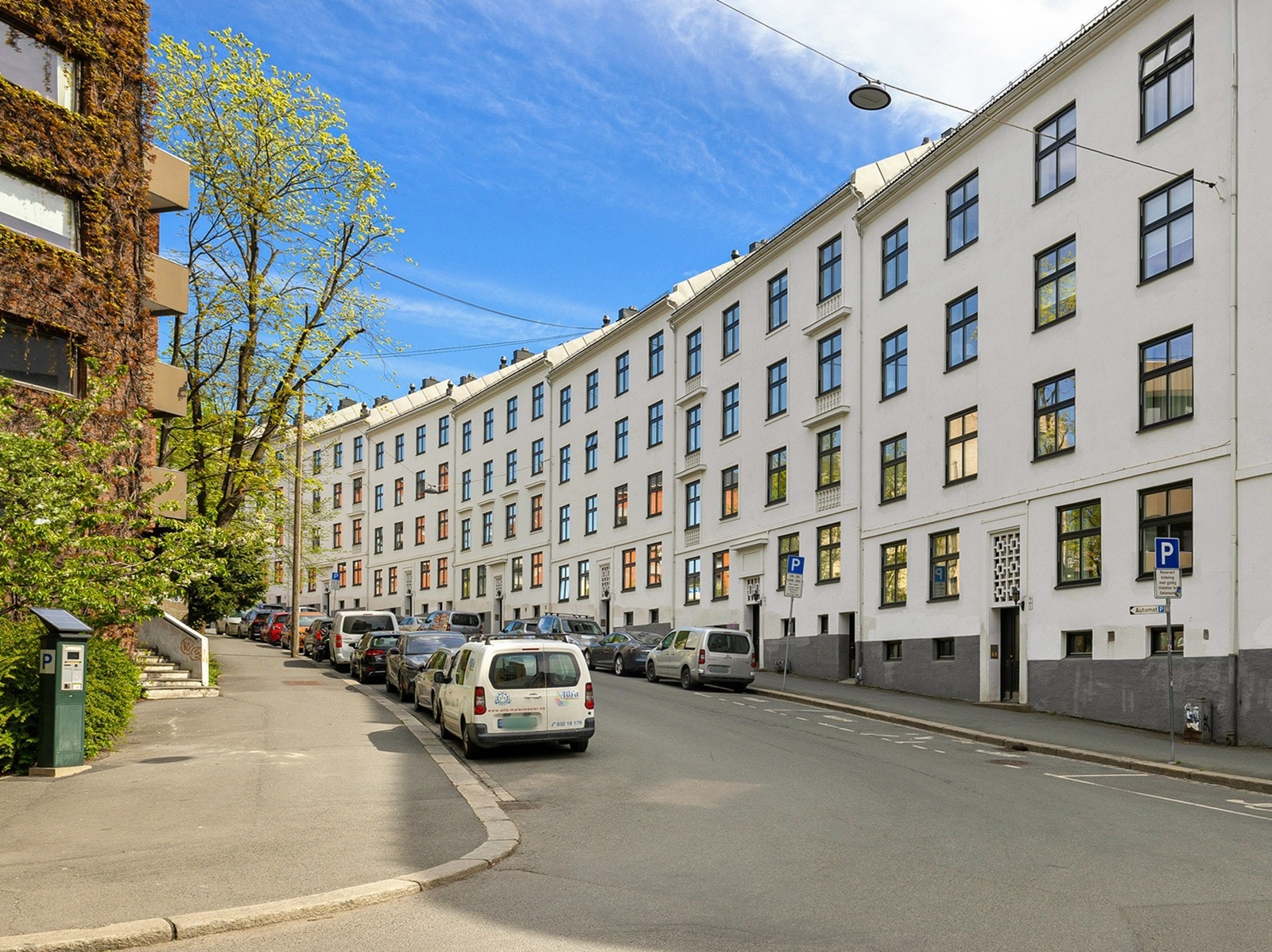 Leiligheten ligger i bygget høye 1. etasje uten innsyn Galleribilde