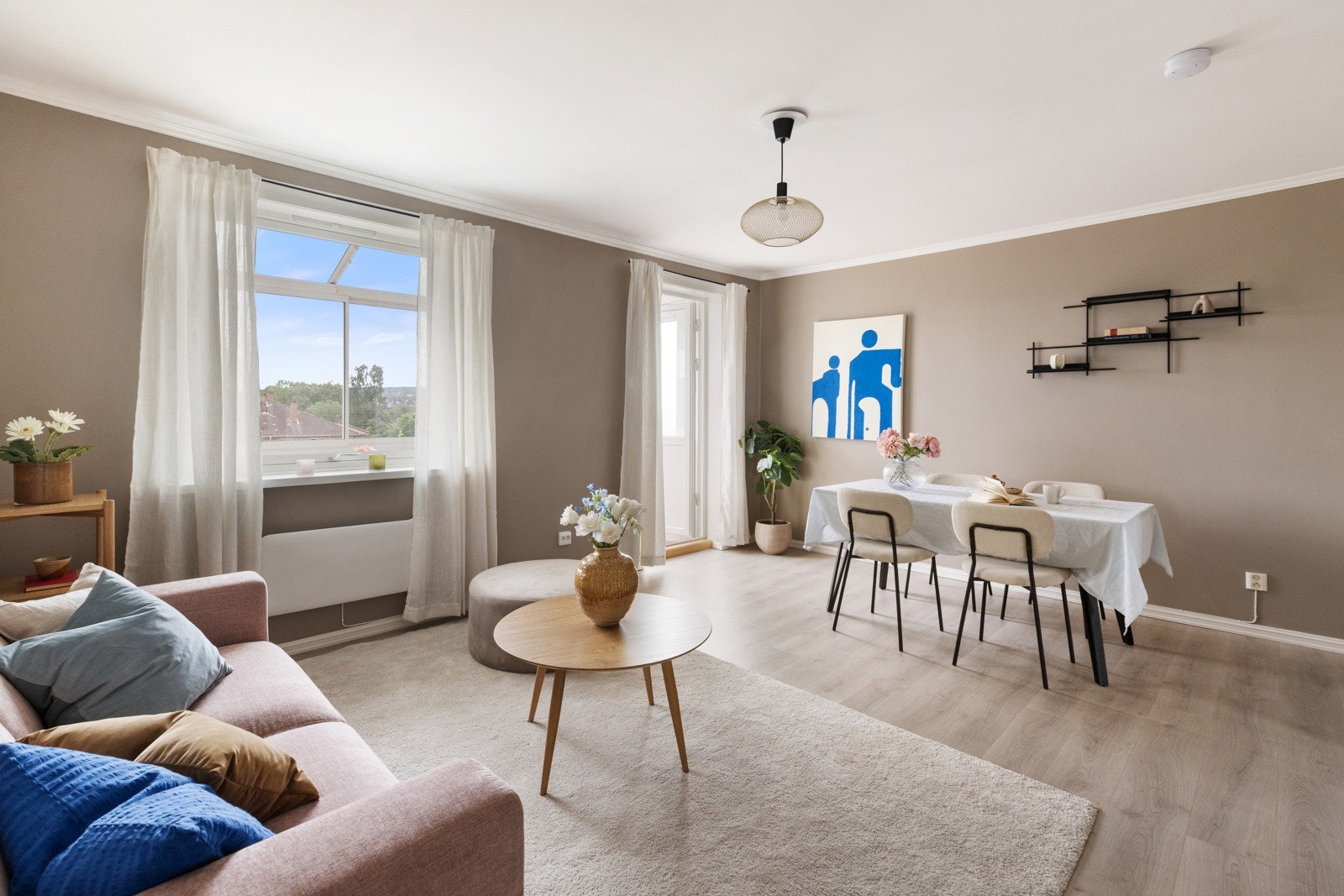 Store lysflater sikrer mye lys Galleribilde